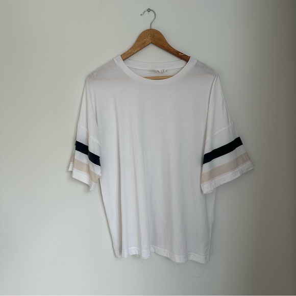 The upside oversized t-shirt - Picture 2 of 5